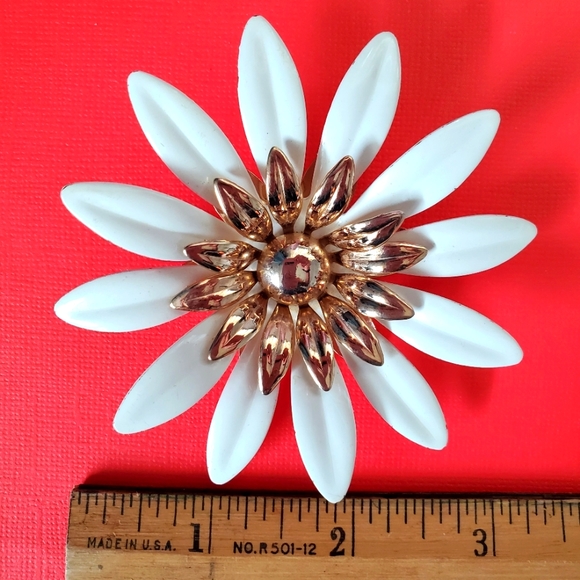 Sarah Coventry Vintage Flower Brooch Gold&White - Picture 3 of 8